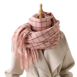 Rosa karierter Winter Schal mit Fransen, kuscheliger warmer Kaschmir-Gefühl Schal für Damen.
