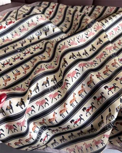 Foulard en soie de luxe pour femmes, carré élégant à imprimé équestre et ceinture.