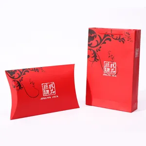 Rotes Papier Schal Geschenkbox Detail, elegantes Blumenmuster Verpackungsbeutel Set.