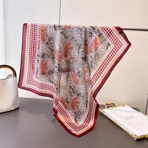 Écharpe carrée en soie de 70cm avec motif floral et pied-de-poule élégant pour femme.