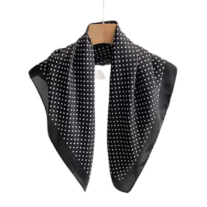 Classico foulard quadrato in seta a pois neri e bianchi elegante accessorio moda per donna