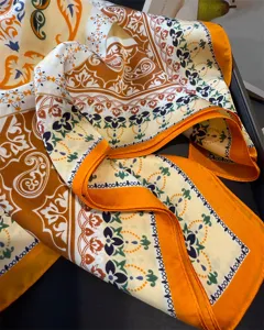 Carré de soie imprimé totem rétro foulard carré châle haut de gamme polyvalent foulard