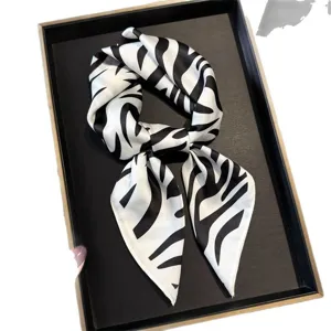 Zwart-wit zebraprint zijde kleine vierkante sjaal stijlvolle halsdoek voor dames