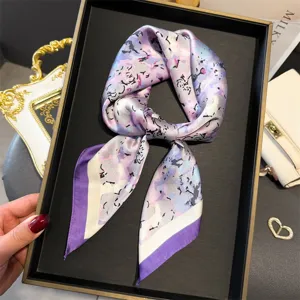 Foulard Carré en Polyester Imprimé pour Femmes Chal Floral Coloré Foulard de Tête Mode Polyvalent Foulard de Cou