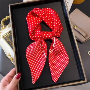 Rotes weißes gepunktetes Seidentuch quadratisches Halstuch elegantes Vintage Haarschmuck.
