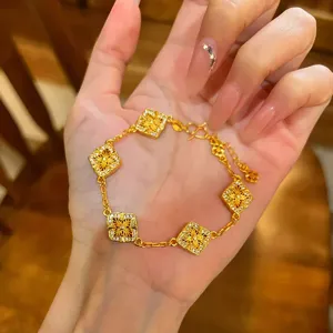 Close-up of the luxury gold-plated four-leaf clover bracelet featuring sparkling stones details.
