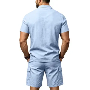 Herren Sommer hellblau Kurzarm Hemd und Cargo Shorts zweiteiliges Freizeit Outfit Detailansicht