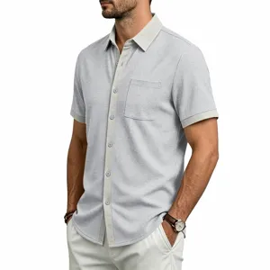 Heren wafelstof korte mouw shirt detail, met contrasterende kraag en knoopsluiting voor.