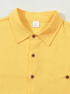 Men's yellow linen short sleeve casual shirt collar and front pocket detail view.