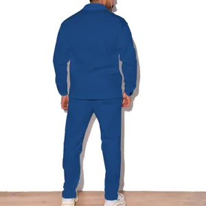 Vue arrière d'un ensemble de survêtement en suédine bleue pour homme, veste et pantalon assortis.
