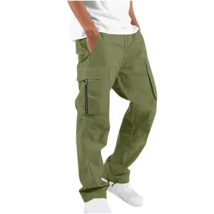 Pantalón cargo casual para hombre con bolsillos múltiples y detalle de cremallera moderno.