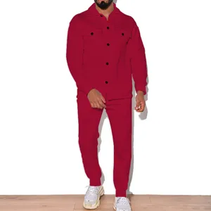 Vue detaillee de l'ensemble de chemise et pantalon en suine rouge pour homme style.