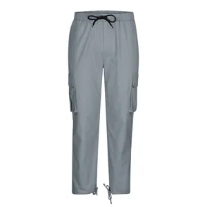 Pantalon cargo hombre casual straight leg multi bolsillos gris moda urbana streetwear