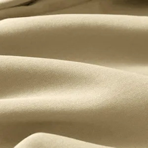 Close-up van de hoogwaardige kaki stoftextuur met zachte en comfortabele materiaaldetails.