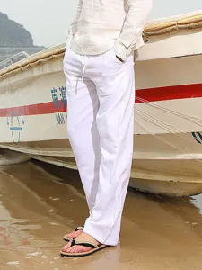 Detailansicht der weißen Herren Leinen Freizeithose mit Tunnelzug für den Sommer Strand.