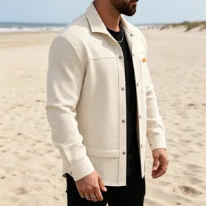 Chemise veste homme en tricot gaufre a manches longues avec revers pour l'automne.