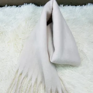 Detailed view of a thick winter scarf featuring soft texture and elegant fringe design.
