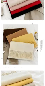 Klassieke effen wollen sjaal voor dames, warm wintermode-accessoire met zachte textuur.