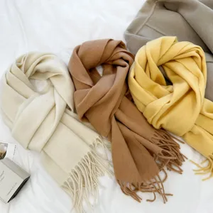Gemütlicher einfarbiger Winter Wollschal für Damen mit Fransen, weich und warm für den Alltag.