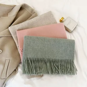 Einfarbiger Winterschal aus Wolle für Damen, kuscheliges Tasseldesign, modischer Wärmer.