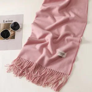 Comoda sciarpa invernale rosa con frange, sciarpa lunga e calda in tinta unita per donne.
