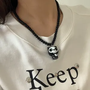Collar de cuentas negras con colgante de calavera accesorio gótico punk para mujeres