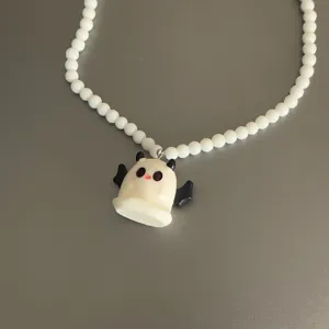 Collar de cuentas con colgante de fantasma de Halloween, joya bonita y espeluznante para mujer.