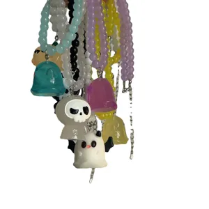 Halloween lindo fantasma collar de cuentas conjunto, cuentas coloridas con colgante calavera.