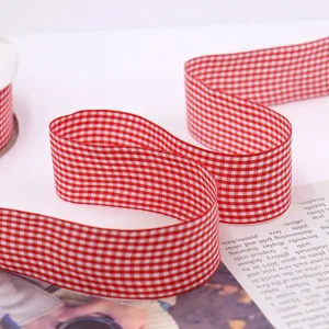 Nastro a quadri rosso e bianco per confezioni regalo, fai da te, fiocchi e decorazioni.