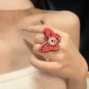 Anello farfalla rosso Y2K con occhio di vetro e perle, gioiello estetico dolce e cool