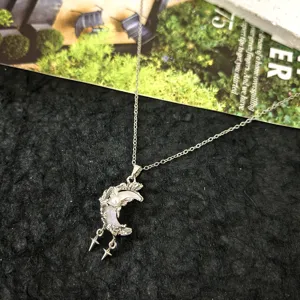Exquisite titanium steel moon pearl pendant necklace for women, trendy chic clavicle jewelry.