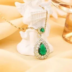 Exquisite emerald green pear-shaped pendant necklace with sparkling zirconia for elegant women