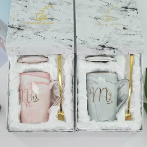 Marmorierte Keramik Paare Tasse Set mit Deckel und Goldlöffel in edler Geschenkbox.
