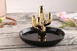 Gouden keramische cactus ringhouder sieraden schaal bureau organizer decoratie detail weergave