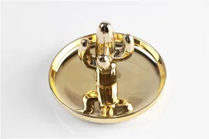 Gouden keramische cactus ringhouder schaal voor sieraden opslag, bureau organizer en decoratie.