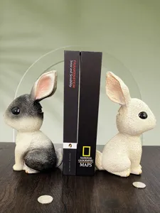Schattig konijn spaarpot detail, creatief dierenornament voor bureaudecoratie en cadeaus.