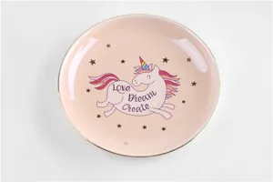 Leuke keramische sieradenschaal in roze met gouden rand en eenhoorn ontwerp voor opbergen.