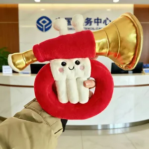 Créative petite trompette en peluche poupée, instrument rouge et or pour accessoires d'encouragement.