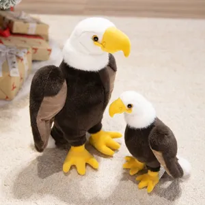 Set peluche aquila calva di simulazione, morbida bambola per bambini, vista principale della collezione.