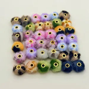 Perles en fausse fourrure avec oeillets dores pour la creation de bijoux DIY et bracelets.