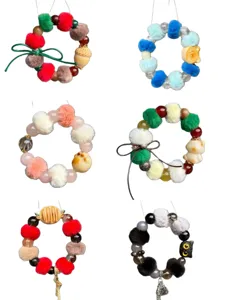 Automne hiver duveteux vison fausse fourrure DIY faits à la main perles bracelet de téléphone