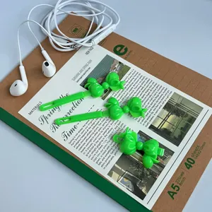 Green plastic bow hair clips, cute hair accessories for girls and babies daily styling.