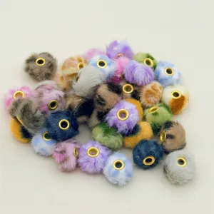 Perles en fausse fourrure colorees avec oeillets dores, charmants accessoires DIY.