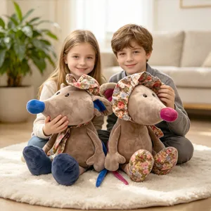 Adorable ratón de peluche floral para niños, bonito muñeco de peluche vista principal.