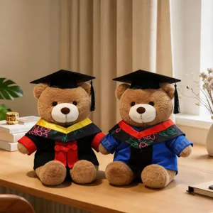 Cartoon afstuderen beren pluche speelgoed set, schattige teddybeer knuffel pop met afstudeerhoed.