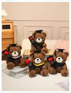 Mignon ours en peluche de remise de diplôme avec rose rouge, poupée douce cadeau pour étudiants.