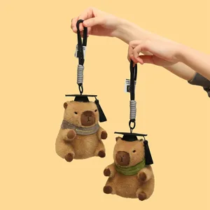 Simpatico capibara dottore peluche ciondolo con cappello sciarpa, morbido portachiavi da borsa.