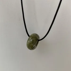 Groene jade donut hanger ketting met zwart koord voor vrouwen retro dagelijkse sieraden