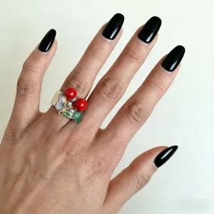 Bague statement cerise faite main reglable bijoux de doigt perles colorees femme chic