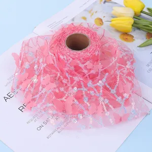 Rotolo di nastro in tulle rosa con ricamo di paillettes e farfalla 3D decorazione.